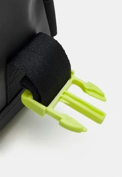 Lacoste OUTDOOR CROC MESSENGER BAG UNISEX - Across Body Bag - Noir/lime -Lacoste Sales Store 0ed2b1f83f81401f90ab31c7c8ac2a38