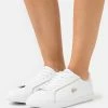 Lacoste GRADUATE - Trainers - White 2 Lacoste GRADUATE - Trainers - White -Lacoste Sales Store 1226be53ce7b433c824fffcb6fe92a32
