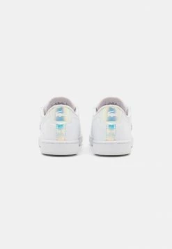 Lacoste CARNABY EVO UNISEX - Trainers - White -Lacoste Sales Store 12c380030d7c49b3aa16224ae8d73e9e