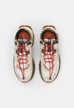 Lacoste GUARD BREAKER - Trainers - Off White/brown -Lacoste Sales Store 16b2ba5daa7148cf911d0417d7a8c13a