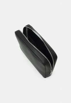 Lacoste PRACTICE CLUTCH UNISEX - Wash Bag - Noir -Lacoste Sales Store 1eed375481b04bd88ca337b476c7cb51