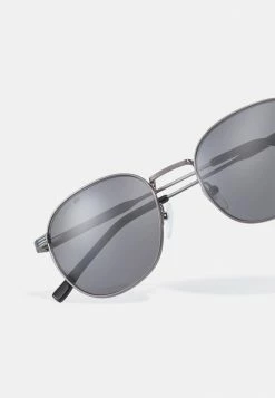 Lacoste UNISEX - Sunglasses - Semimatte Dark Gunmetal 11 Lacoste UNISEX - Sunglasses - Semimatte Dark Gunmetal -Lacoste Sales Store 259a31c6154c4933ba09dee6f01d6b2d