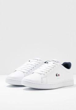 Lacoste CARNABY EVO - Trainers - White/navy/red -Lacoste Sales Store 32b2a49389e3426ca18ef01ed6f293f9