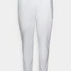 Lacoste PLUS - Tracksuit Bottoms - Blanc 1 Lacoste PLUS - Tracksuit Bottoms - Blanc -Lacoste Sales Store 42920b5a107f4749a21d700710ea0842