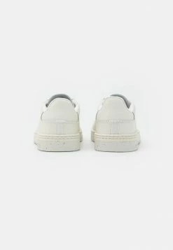 Lacoste COURT - Trainers - Off White -Lacoste Sales Store 445aa966a4d44045b454a9db3c601a78