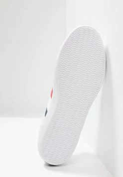 Lacoste LEROND - Trainers - White/red/navy -Lacoste Sales Store 483c7b2cb2514421b5f09efd982a795b