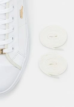 Lacoste ZIANE PLUSGRAND - Trainers - White/gold 11 Lacoste ZIANE PLUSGRAND - Trainers - White/gold -Lacoste Sales Store 4e4dfff47248495aaa02cc5440a52403