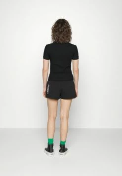 Lacoste EXCLUSIVE - Basic T-shirt - Black -Lacoste Sales Store 5626bcfa5670451b87732a78bb2c4f0b