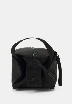 Lacoste NEOCROC - Wash Bag - Noir -Lacoste Sales Store 603c580279d745ff8aecea2b3b240f60