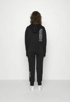 Lacoste EXCLUSIVE - Tracksuit Bottoms - Black -Lacoste Sales Store 69907bcf815c478d91de7cee28aeddc7