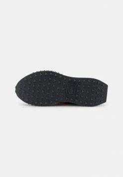 Lacoste DELUXE - Trainers - Black/orange -Lacoste Sales Store 6b76d19e201844af91d898f17d7084ad