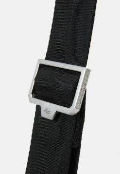 Lacoste THE BLEND UNISEX - Across Body Bag - Noir/gris -Lacoste Sales Store 7732a746c2cf4582ab6810dc807023bc