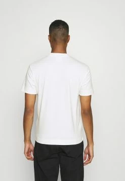 Lacoste Basic T-shirt - Flour 10 Lacoste Basic T-shirt - Flour -Lacoste Sales Store 82728d6b879f4edf8a24d5a85ec648ff
