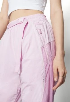 Lacoste Trousers - Rose 13 Lacoste Trousers - Rose -Lacoste Sales Store 85d5f85536894147bb5f810b3fb4d5aa