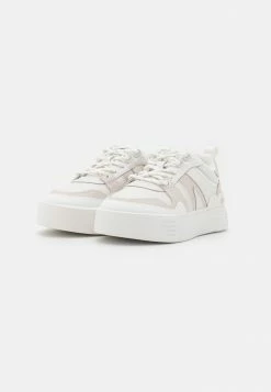 Lacoste L002 0722 1 CFA - Trainers - White -Lacoste Sales Store 9aa6f3c8bdc14b6988778909ea5c81b0