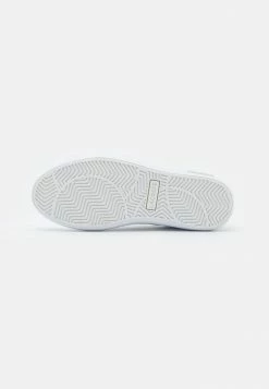 Lacoste POWERCOURT - Trainers - White/gold 12 Lacoste POWERCOURT - Trainers - White/gold -Lacoste Sales Store 9c19b0758ed3412e832a3fe72532b827