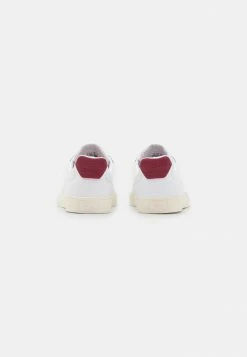 Lacoste LEROND PRO - Trainers - White/red -Lacoste Sales Store 9c5f6a71259c40178599e554c0e5b7c7