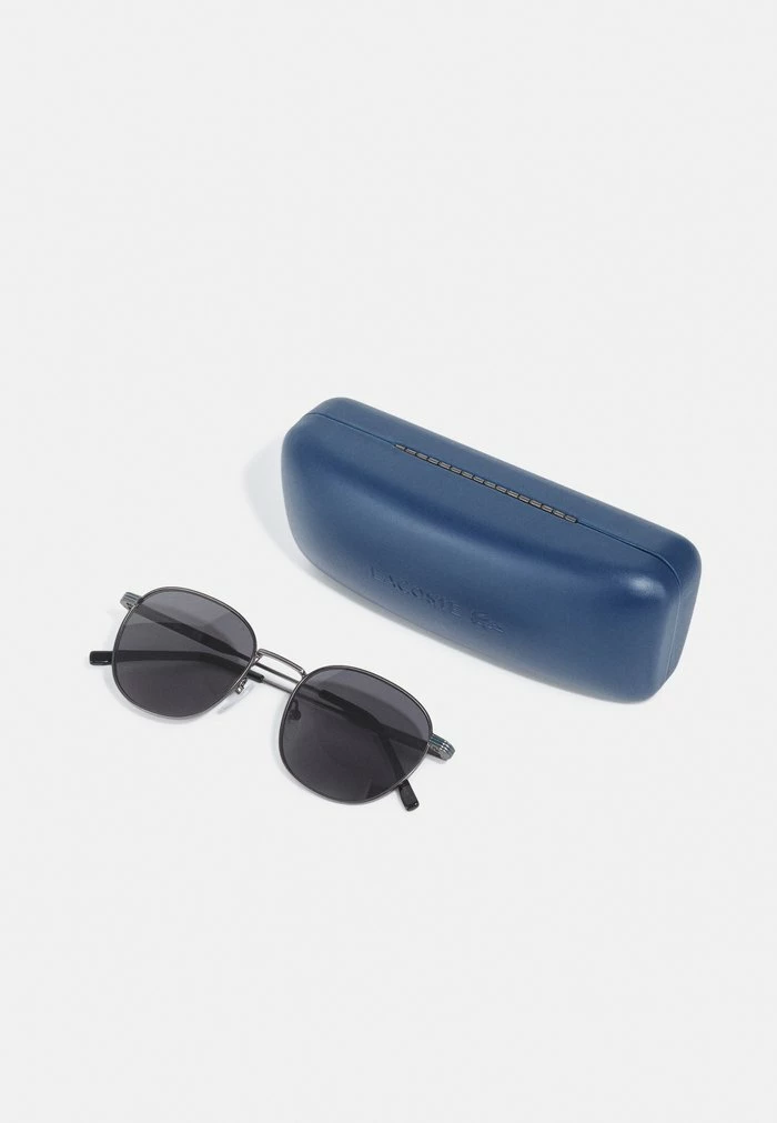 Lacoste UNISEX - Sunglasses - Semimatte Dark Gunmetal 6 Lacoste UNISEX - Sunglasses - Semimatte Dark Gunmetal - Image 4