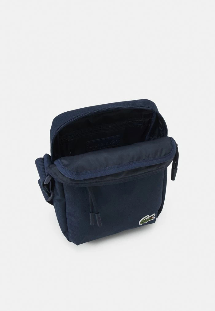 Lacoste NEOCROC VERTICAL CAMERA BAG UNISEX - Across Body Bag - Marine 5 Lacoste NEOCROC VERTICAL CAMERA BAG UNISEX - Across Body Bag - Marine - Image 3