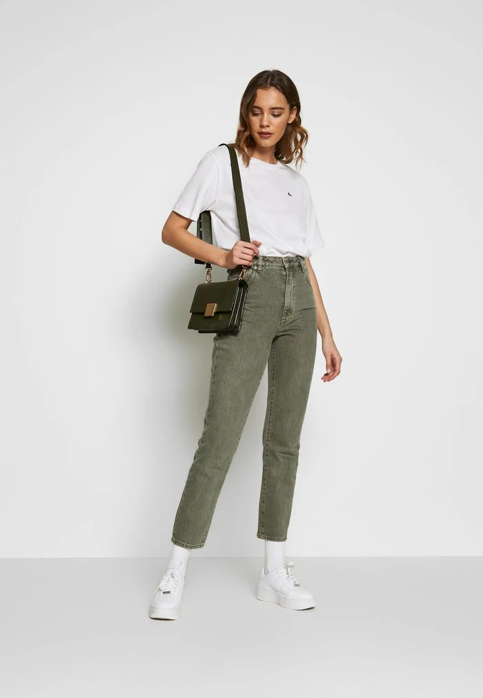 Lacoste Basic T-shirt - White 4 Lacoste Basic T-shirt - White - Image 2