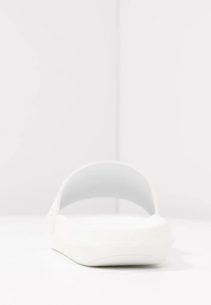 Lacoste CROCO SLIDE - Pool Slides - White 8 Lacoste CROCO SLIDE - Pool Slides - White - Image 6