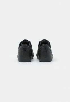 Lacoste POWERCOURT - Trainers - Black -Lacoste Sales Store c92e5da283474e0f9b672e912682bb50