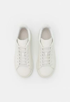 Lacoste COURT - Trainers - Off White -Lacoste Sales Store d1bb3f3a1dfb455a9fa769adcf54e975