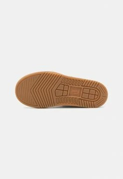 Lacoste UNISEX - Trainers - White/red -Lacoste Sales Store d4897fc323fe4c84a7185752345ed556