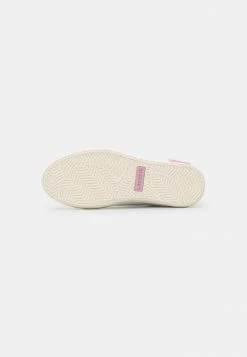 Lacoste POWERCOURT 2.0 - Trainers - White/pink -Lacoste Sales Store d5749fceb387421c8118208aa652997c