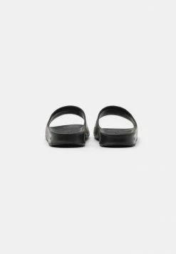 Lacoste CROCO - Pool Slides - Black/white 10 Lacoste CROCO - Pool Slides - Black/white -Lacoste Sales Store e1785b36421d461586129d9058a5ad1c