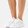 Lacoste Trainers - White/offwhite 2 Lacoste Trainers - White/offwhite -Lacoste Sales Store ebd48161534b4cf4aff68a686b346b7a