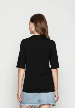 Lacoste Basic T-shirt - Black 9 Lacoste Basic T-shirt - Black -Lacoste Sales Store f36c5df29658472784e9a6dbe4e582de