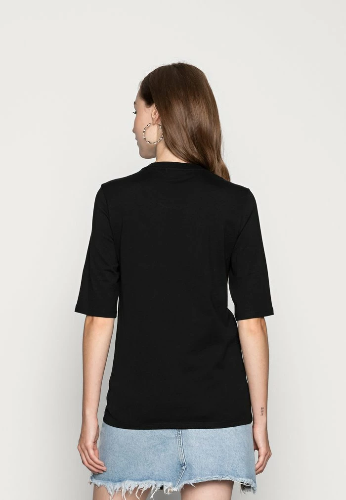 Lacoste Basic T-shirt - Black 5 Lacoste Basic T-shirt - Black - Image 3