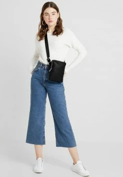 Lacoste FLAT CROSSOVER BAG - Across Body Bag - Black -Lacoste Sales Store fb584ca69e594524b737fcea5afe3f00