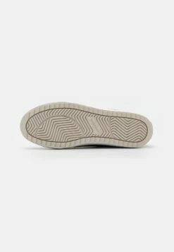 Lacoste POWERCOURT - Trainers - Black/off White -Lacoste Sales Store ff022ec140eb40a0b85f21ec686755a6