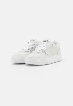 Lacoste Trainers - White/offwhite -Lacoste Sales Store ff49296300c4402bbdf27d7940e2f8d6